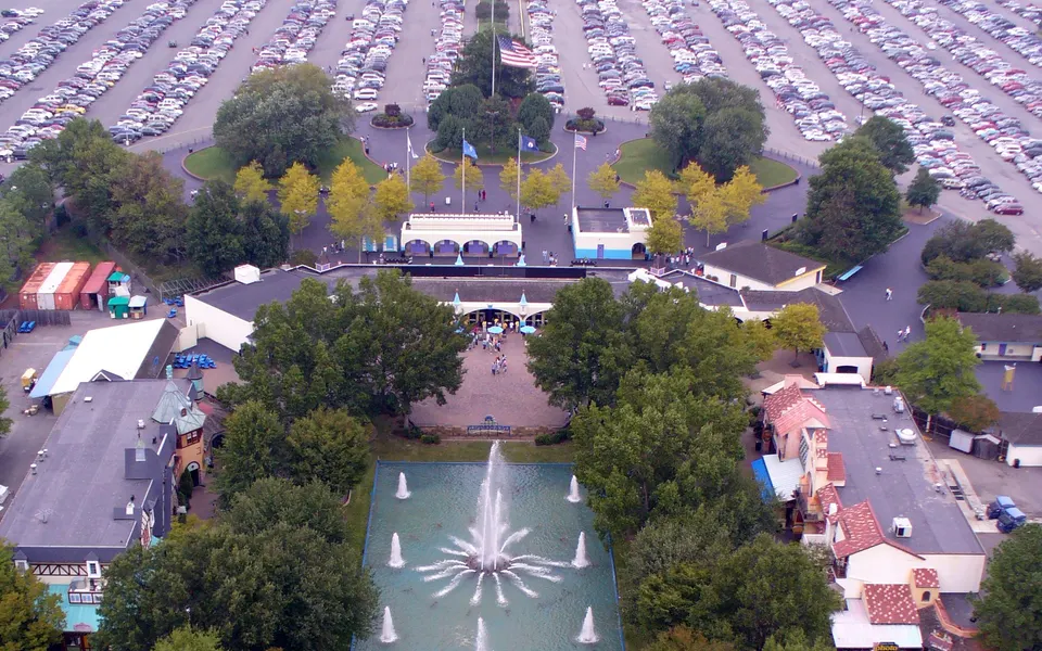 Kings Dominion - Closed, No hours published