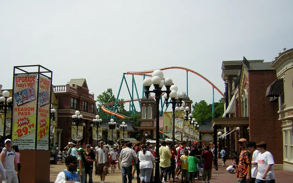 Six Flags Over Georgia - Closed, No hours published