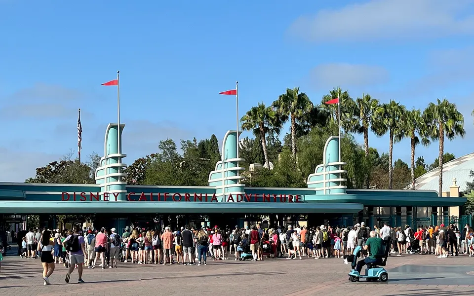 Disneyland Park - Open, 8:00am–11:00pm