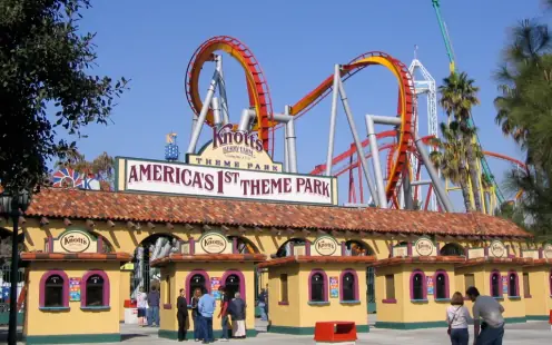 Knotts Berry Farm - Closed, 10:00am–6:00pm