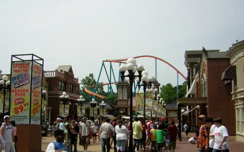 Six Flags Over Georgia - Closed, No hours published