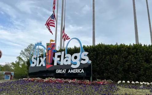 Six Flags Great America - Closed, No hours published