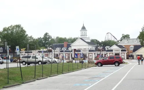 Six Flags America - Closed, No hours published