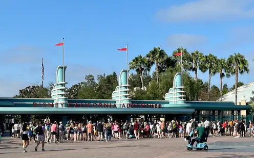 Disneyland Park - Open, 8:00am–10:00pm